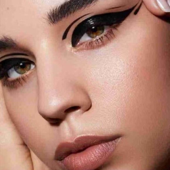 SEPHORA COLLECTION Intense Felt-Tip 12HR Liquid Waterproof Eyeliner 01Deep Black - Picture 5 of 16